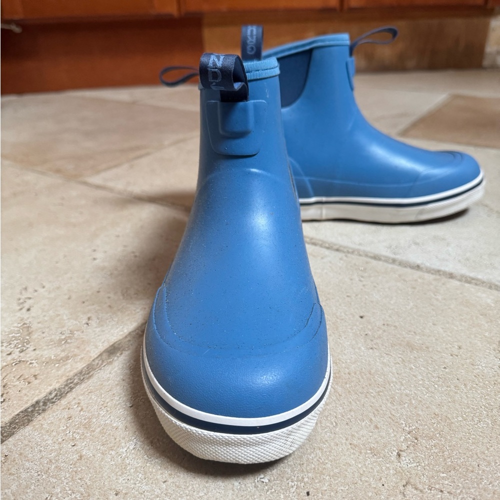 Almost Brand new - used only a few times ! Blue Women’s Grundens Boots